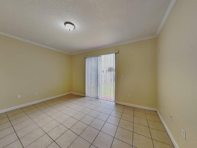 Foto del edificio - 8113 NW 198th St