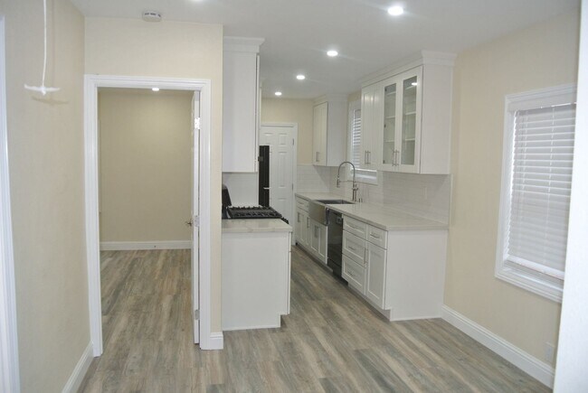 Foto del edificio - **COMING SOON**  1 Bedroom 2 Bathroom home...