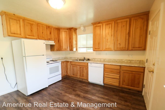 Building Photo - 240 S Cherry Hill Dr