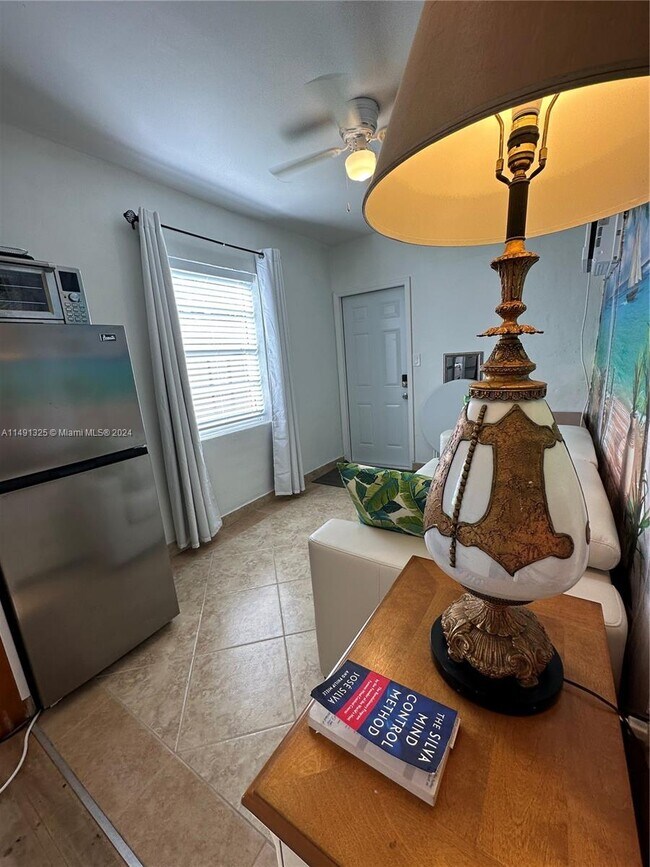 Foto del edificio - 9531-Room4Rent NW 5th Ave