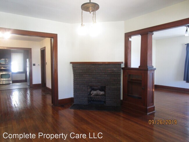 Building Photo - 5 br, 2.5 bath House - 1219 Thornburg