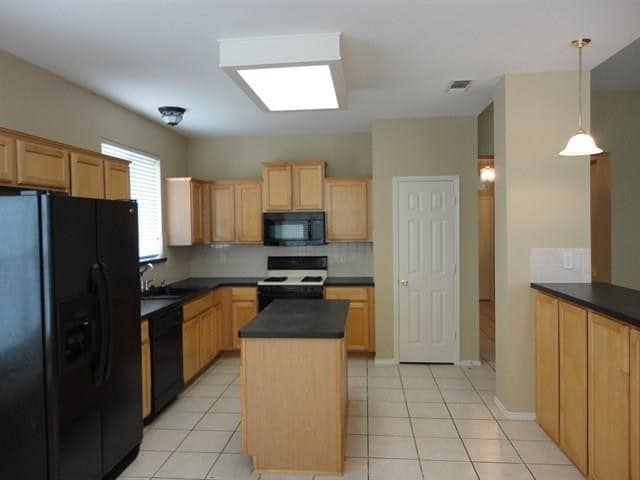 Building Photo - 3853 Kirby Dr