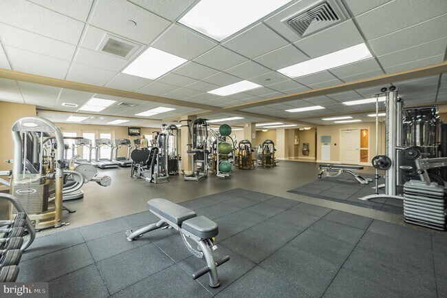 Building Photo - 500 Regatta Dr