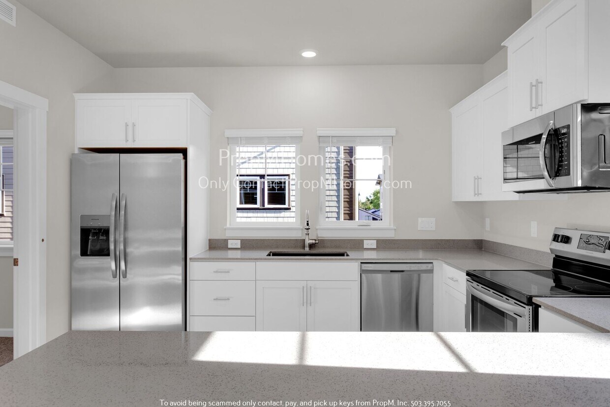 Townhome w/ Three Primary Bedrooms next to... - Townhome w/ Three Primary Bedrooms next to...