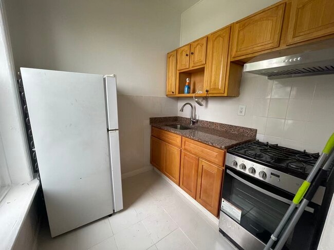Building Photo - 317 57th St