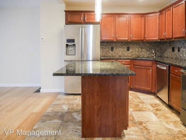 Foto del edificio - 13-15 Sheri Ln