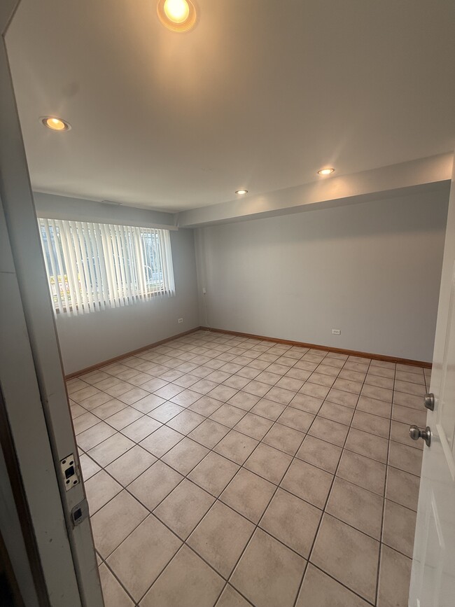 Living room - 6038 W 63rd St