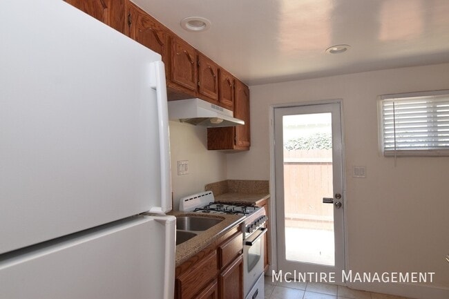 Building Photo - Beautiful 1BD/2BA Unit, Central A/C, Parki...
