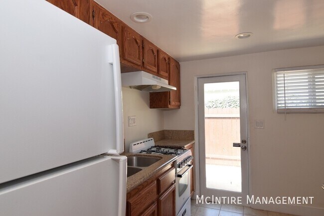 Foto del edificio - Beautiful 1BD/2BA Unit, Central A/C, Parki...