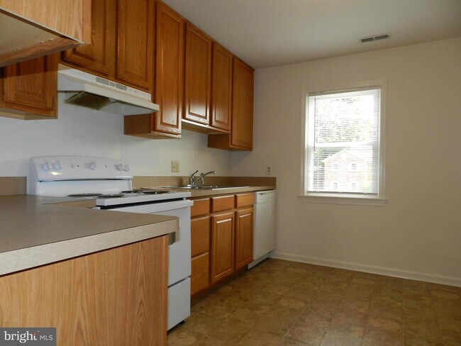 Foto del edificio - 721 Olde Greenwich Cir