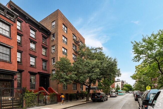 Building Photo - 305 W 18th St