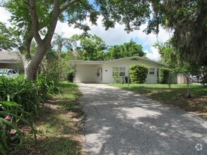 Building Photo - 137 Linden St