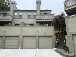 Building Photo - 109 Pelican Ln
