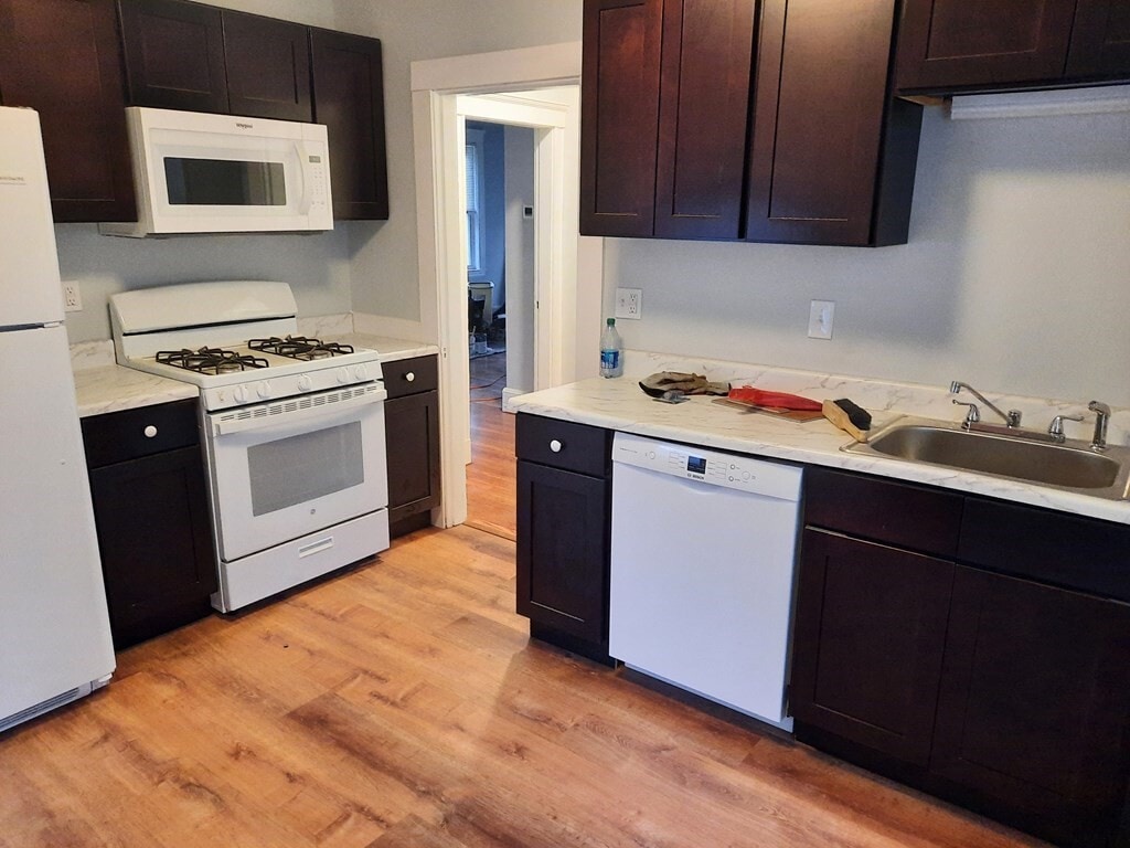 61 Dewey Rd Unit 61, Braintree, MA 02184 Room for Rent in Braintree