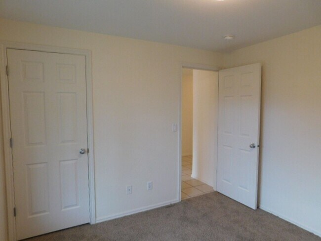 Foto del edificio - 3Bd/2Ba Single Story House - Available Soon!