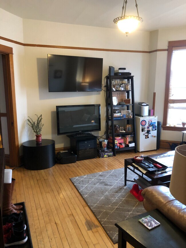 Building Photo - 1958 W Waveland Ave