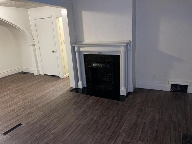 Foto del edificio - 614 W Stephenson St