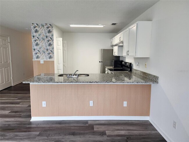 Foto del edificio - 701 Cresting Oak Cir