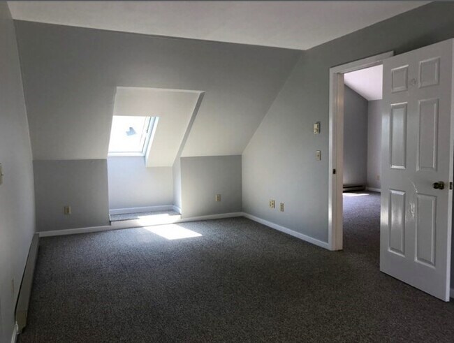 Building Photo - 34 Salem Pl