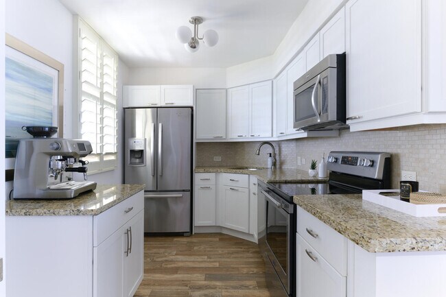Foto del edificio - 132 Lakeshore Dr