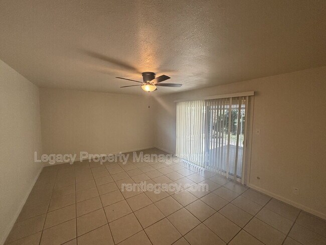 Foto del edificio - 10763 Oakton Way
