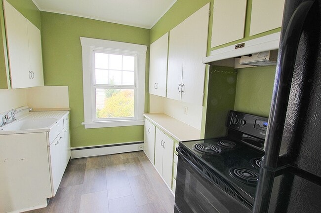 Building Photo - Bay View Living Near WWU – 1 & 3 Bedroom Units