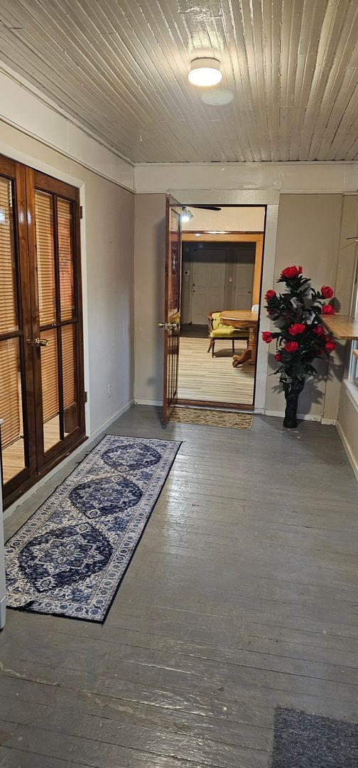 Building Photo - 882 Locust Dr