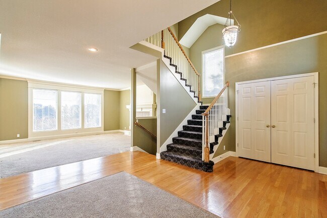 Foto del edificio - Gorgeous 4 Bedroom home in Blue Valley Schools