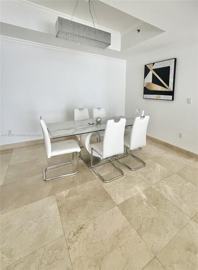 Foto del edificio - 15901 Collins Ave