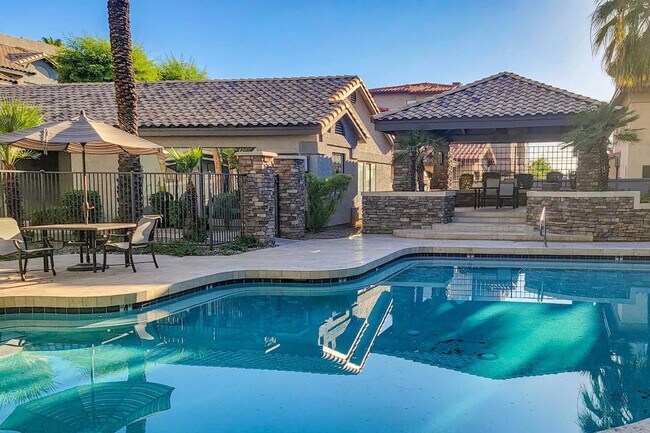 Foto del edificio - 2025 E Campbell Ave