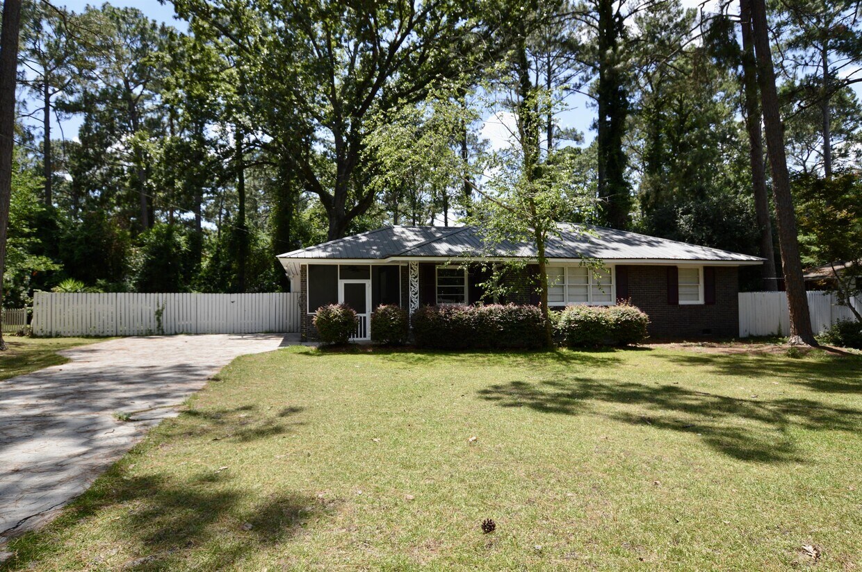 2208 White Oak Dr, Valdosta, GA 31602 House for Rent in Valdosta, GA