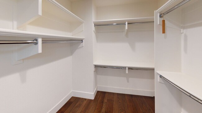 Foto del edificio - Updated 3 Bedroom (+ bonus room), 3.5 bath...