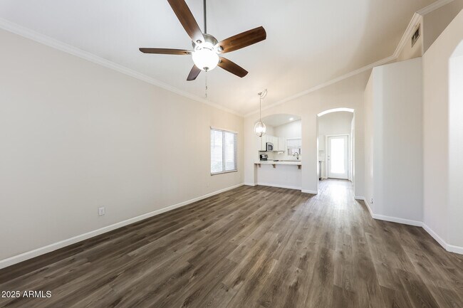 Foto del edificio - 2723 S 156th Dr