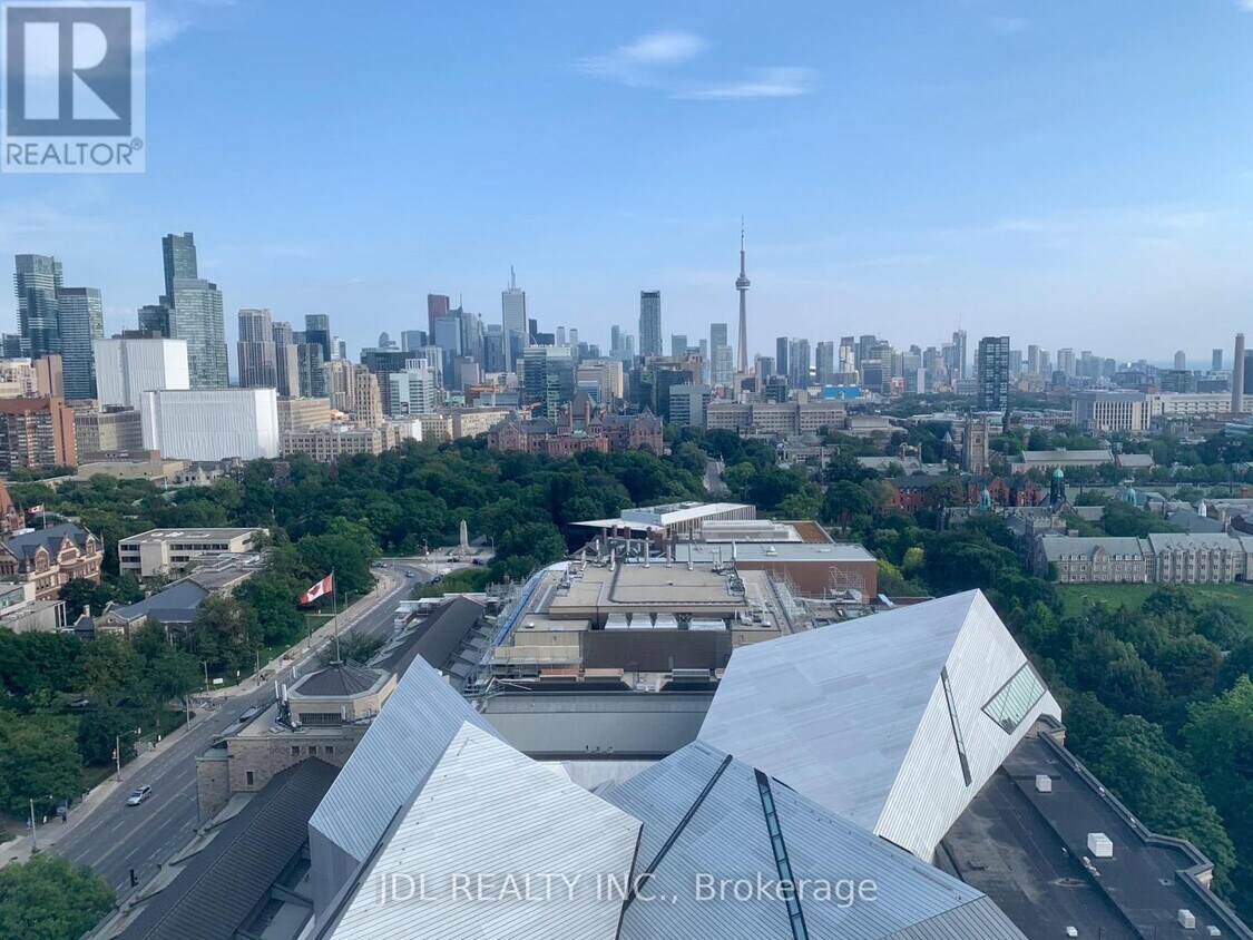 Photo principale - 200-2200 Bloor St W