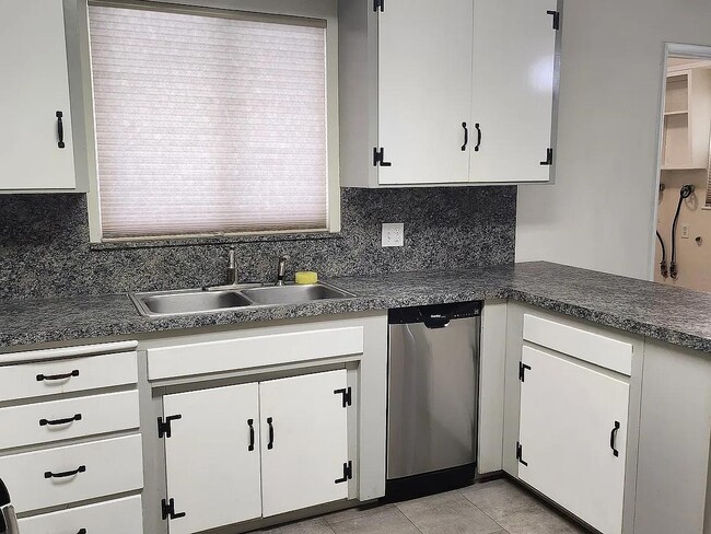 Foto del edificio - 1260 S Klein Ave