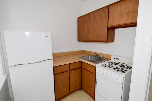 Primary Photo - 716 W Belmont Ave
