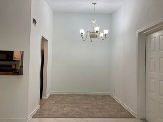 Building Photo - 13791 Oneida Dr