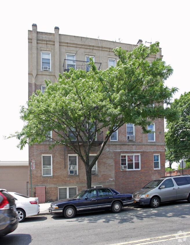 Building Photo - 6402 13th Ave