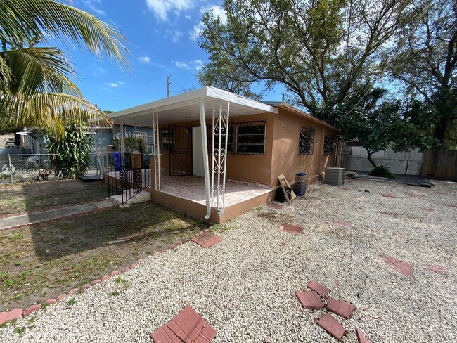 Foto del edificio - 4510 NW 4th Terrace