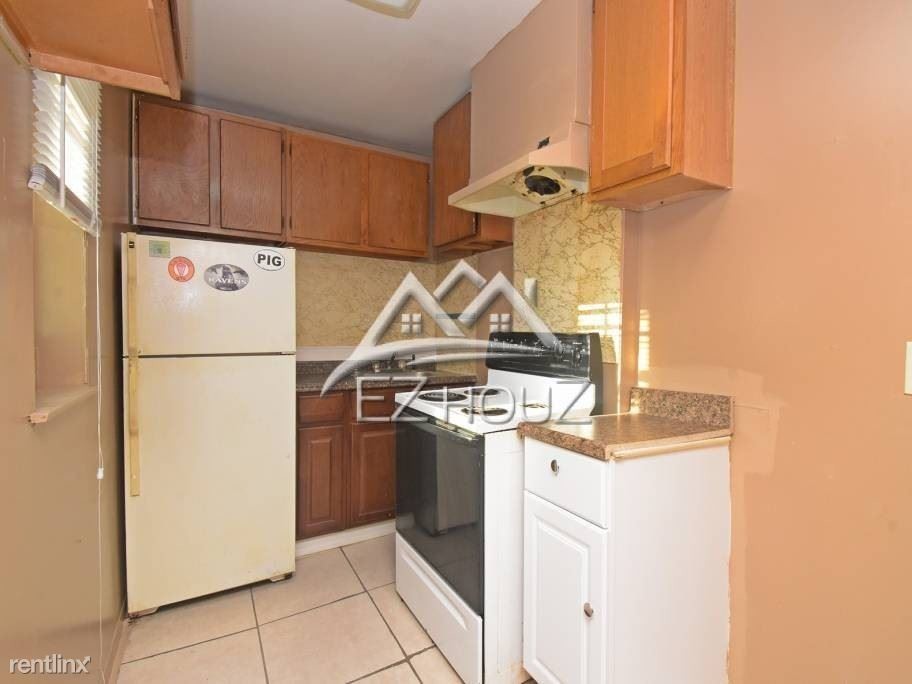Primary Photo - 1 br, 1 bath Apartment - 205 N Carey St,4