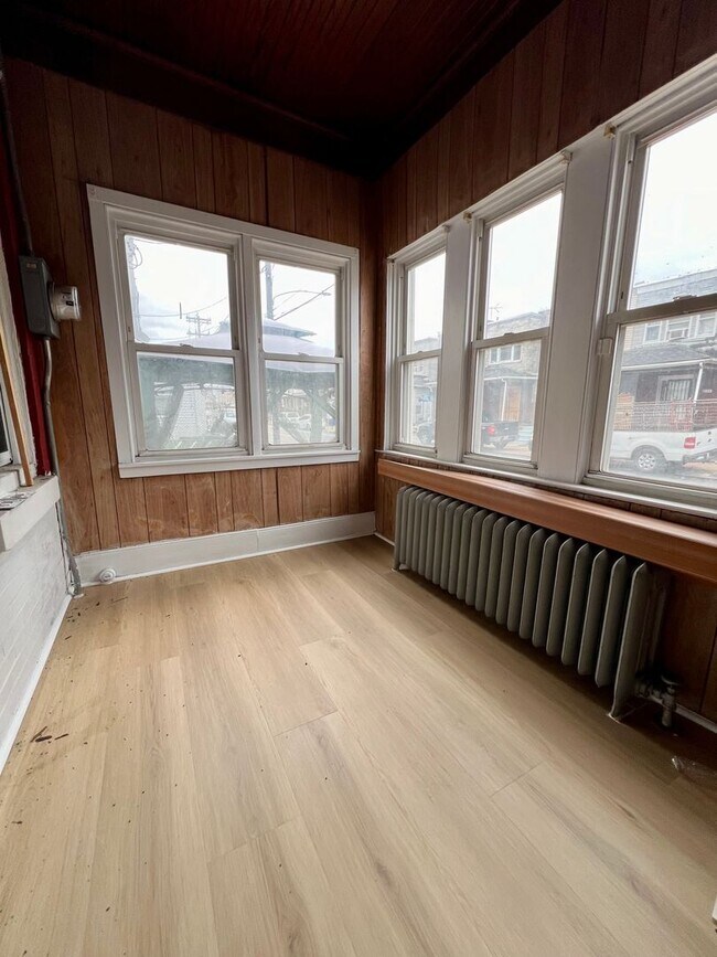 Building Photo - Gorgeous 3-Bedroom Townhome in Northeast P...