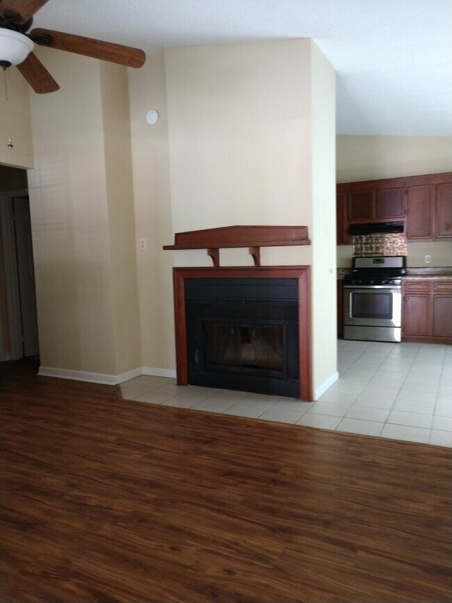 Foto del edificio - 2 Bed 1 Bath Duplex in Tallahassee, FL...1...