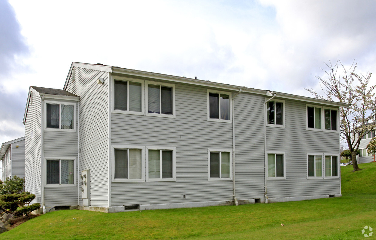 Building Photo - 12 Pines
