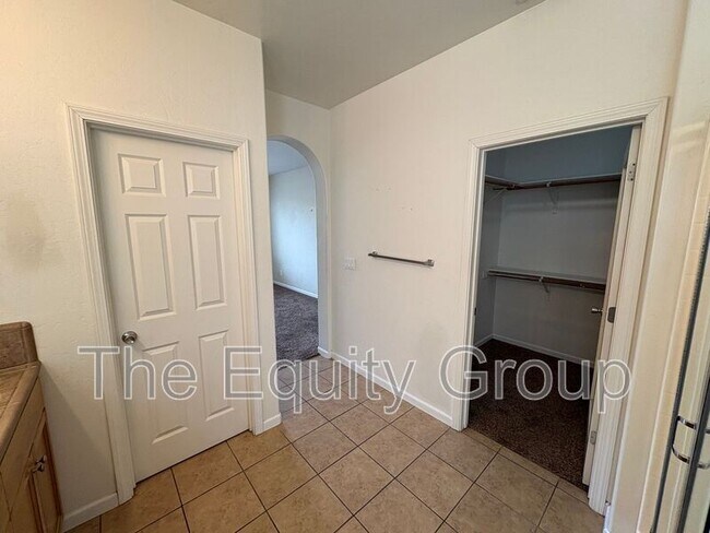 Foto del edificio - 3042 W Delta Ave
