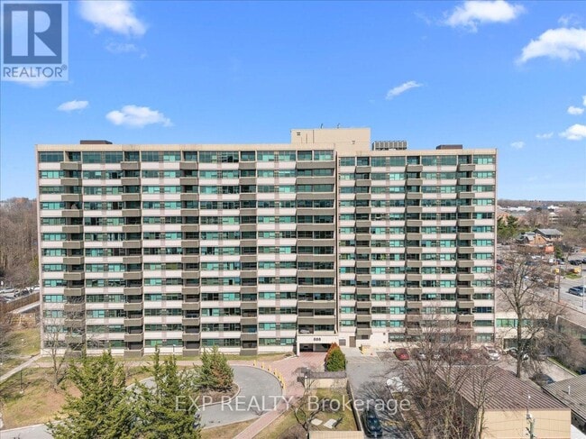Building Photo - 555 Brittany Dr