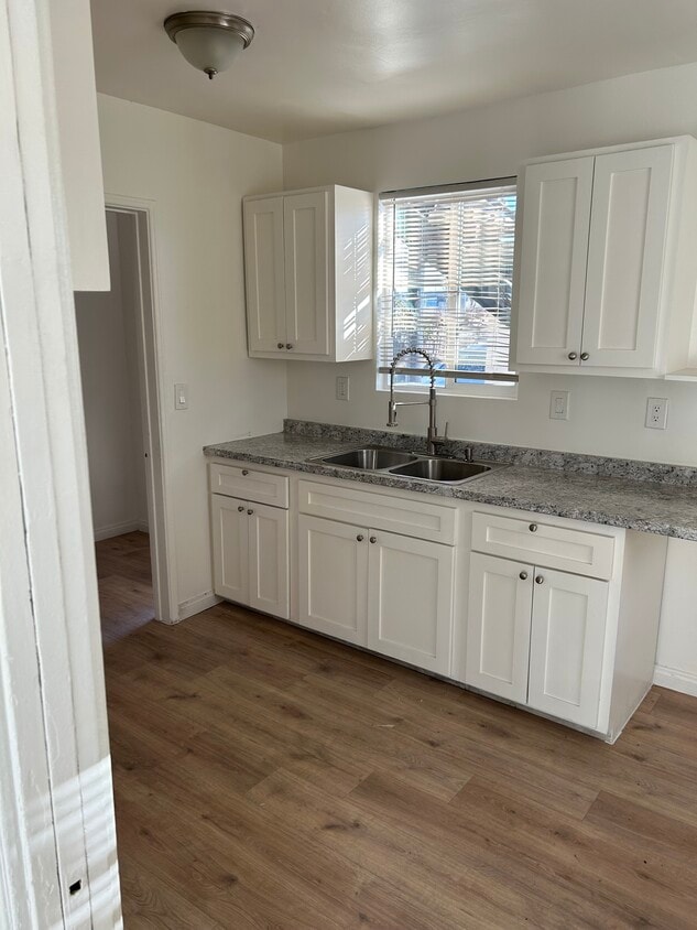 KITCHEN - 422 W Laurel St