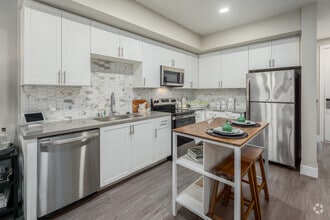 Interior Photo - Gio