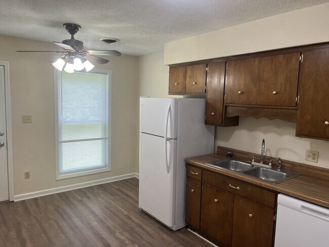 Foto del edificio - 1032 Brookview Dr