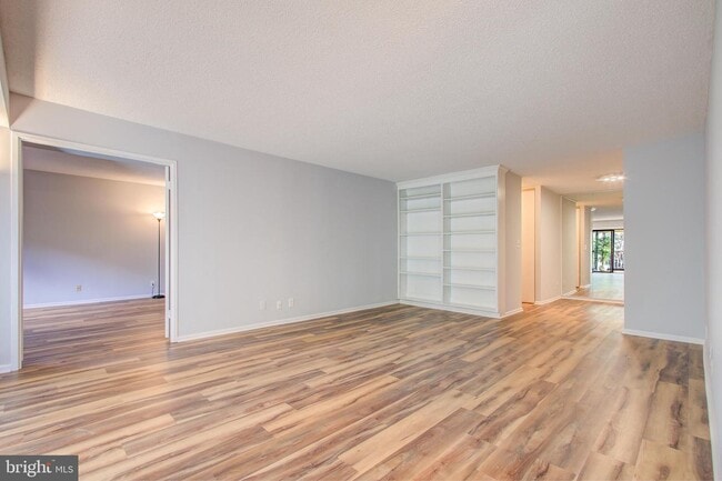 Building Photo - 5902 Mt Eagle Dr