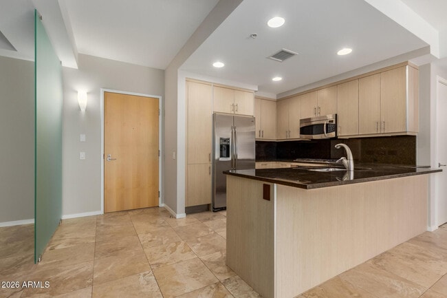 Building Photo - 7117 E Rancho Vista Dr